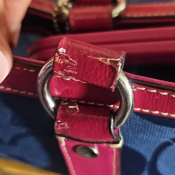 Coach Laura Kisslock 14940 GUC - Picture 11 of 12